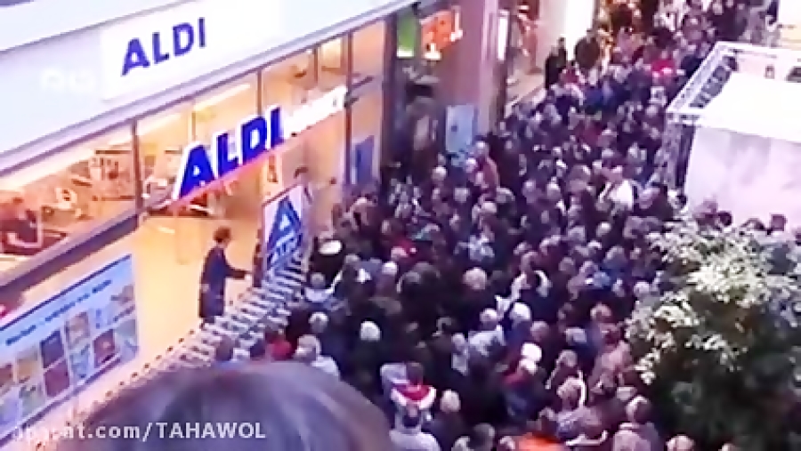 هجوم وحشیانه به فروشگاه ها در...