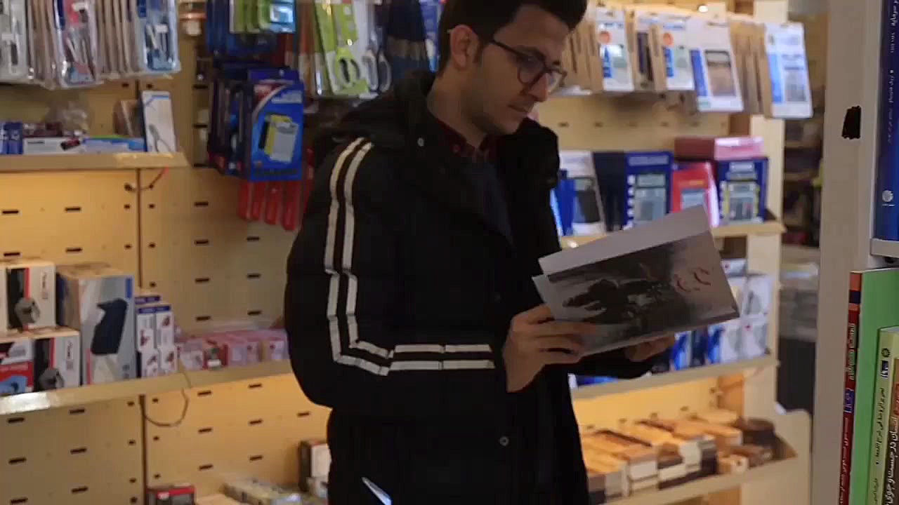 کتاب مجنون در جزیره (نویسنده م...