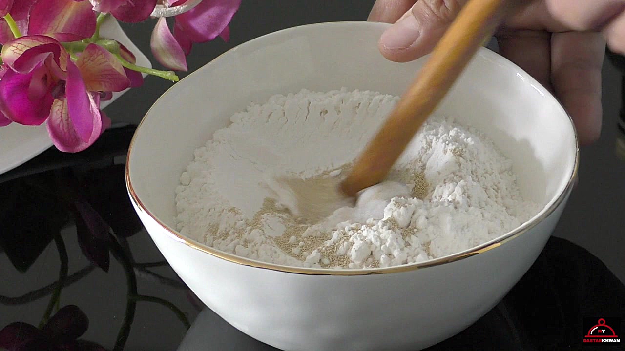 خمیر پیتزا با کمک پلاستیک