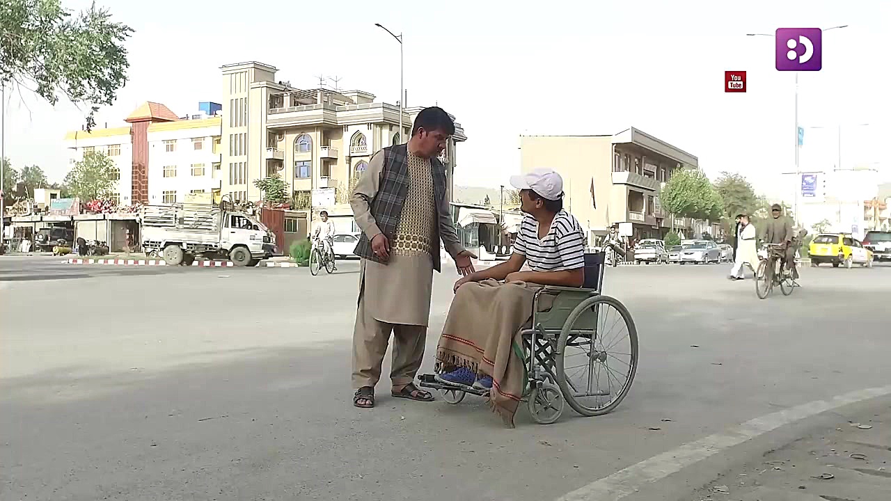کمره مخفی  گدایی کردن با ویلچر...