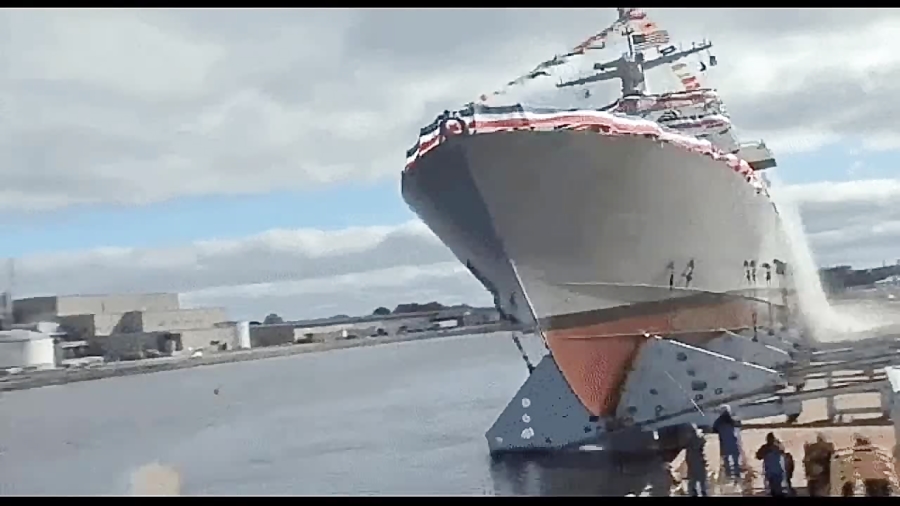 کشتی های به بزرگی یک ساختمان 1...