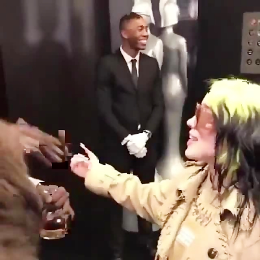 بیلی ایلیش در کنار استورمزی