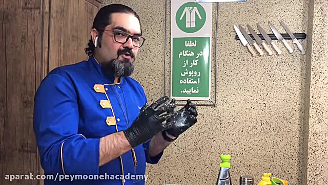 جوجه کباب مزه دار شده در سبزیج...