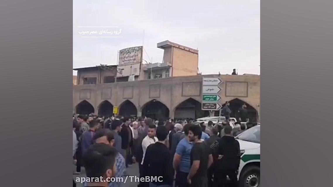 این جمعیت بدون توجه به هشدارها...