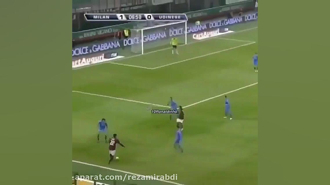 رونالدینیو با پیراهن میلان در...