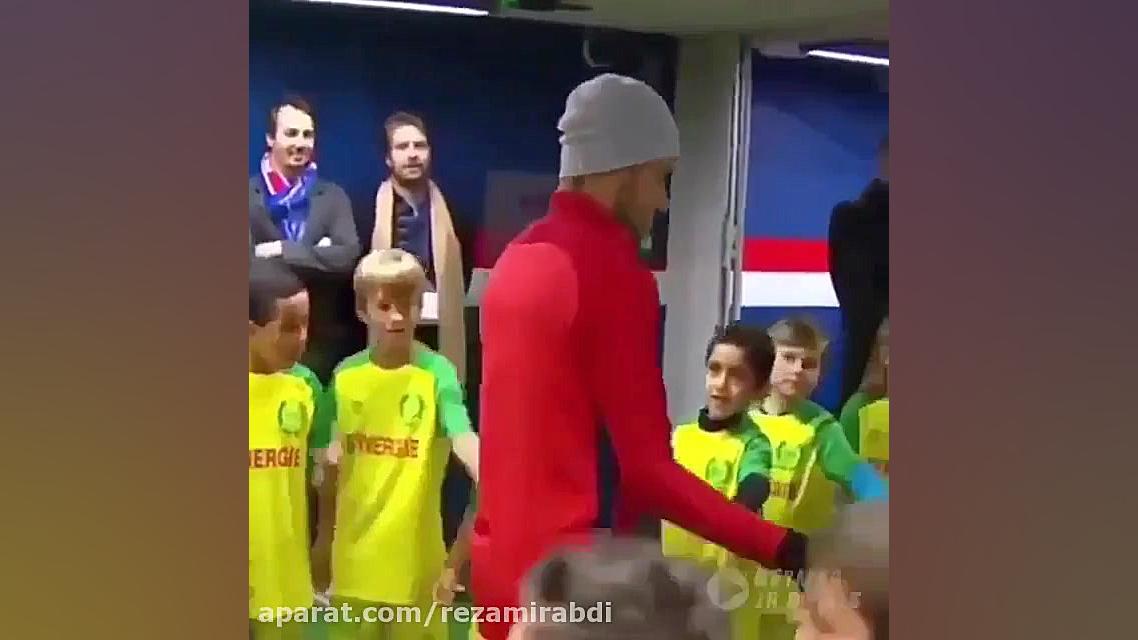 محبت نیمار با هواداران