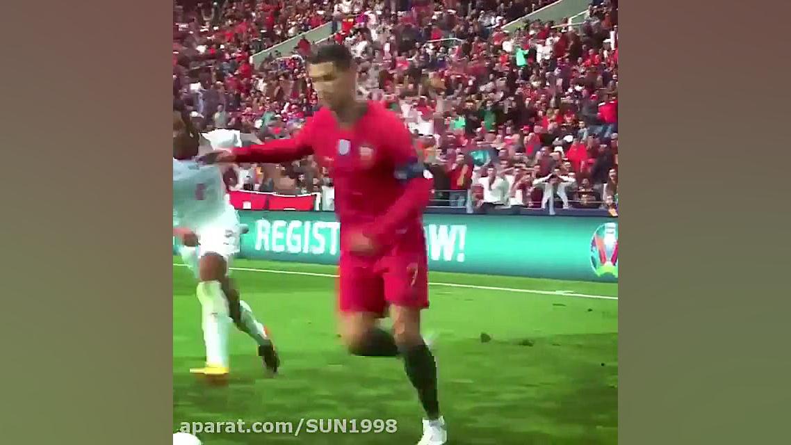 رونالدو لایی زد بنده خدا رفت و...