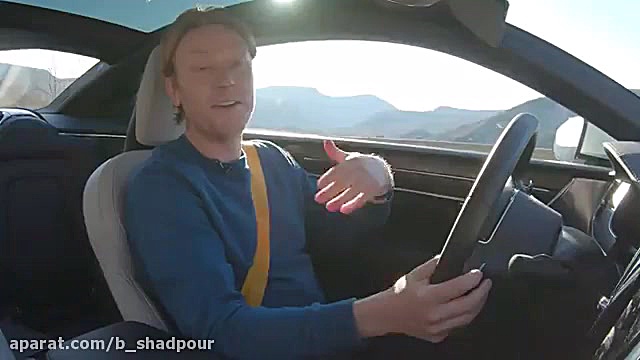 Porsche Taycan Turbo S در مقاب...