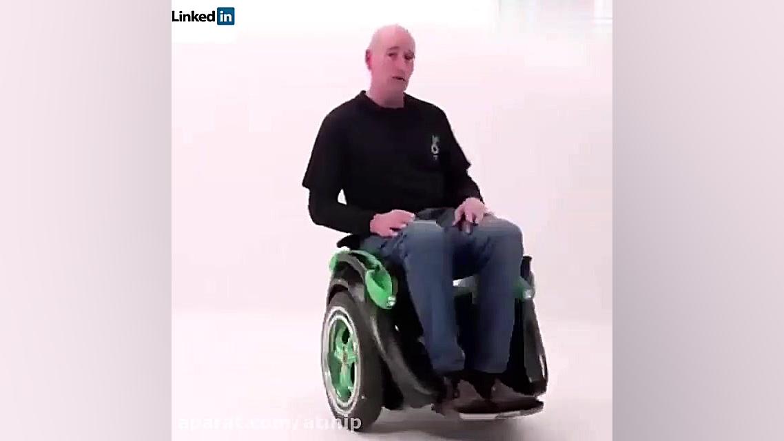 اختراع ویلچر برقی دو چرخ با قا...