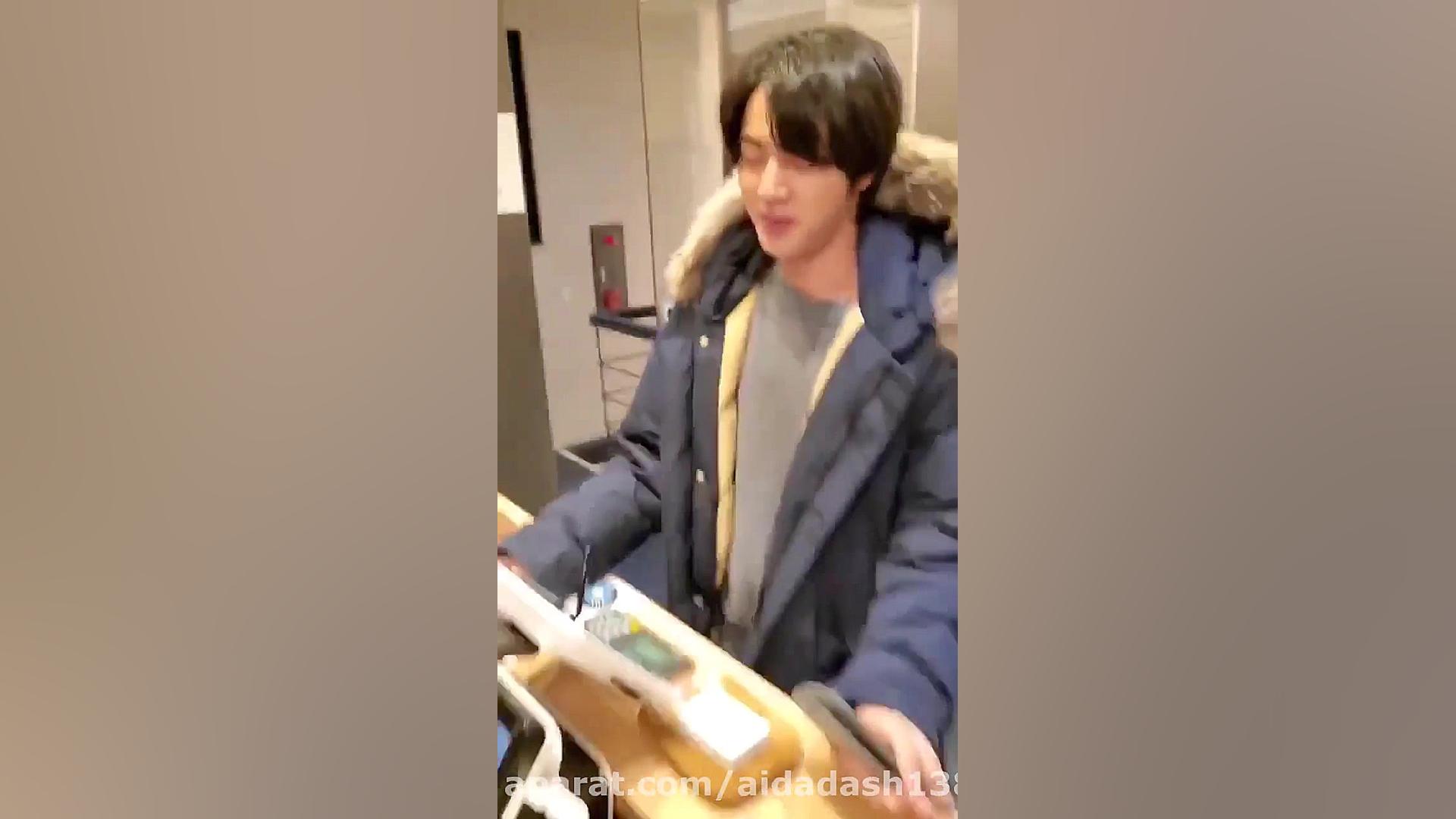 BTS .. جین بخاطر تولد شوگا جو...