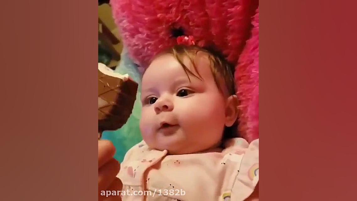 بامزه بازی های این بچه رو ببین...