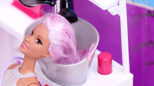 سالن میکاپ و آرایش عروسک باربی