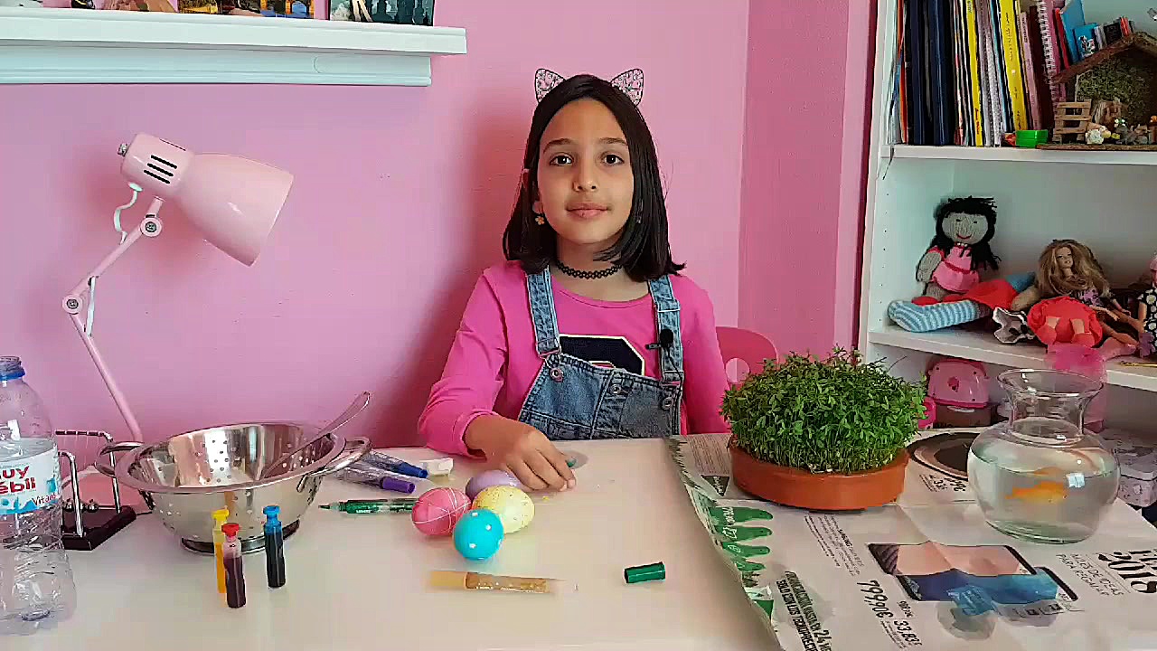 تخم مرغهای رنگی با لی لی