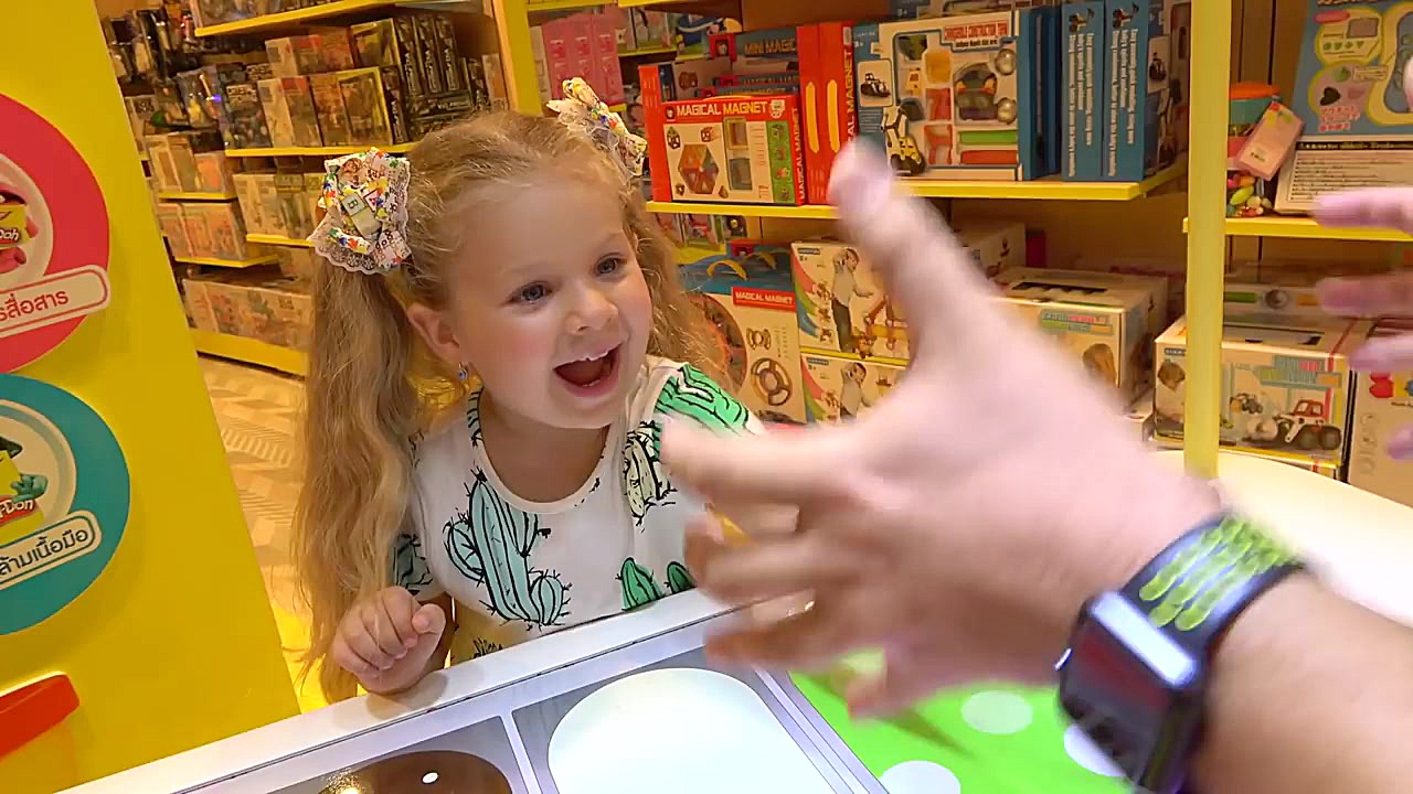 بازی دیانا و روما... پیانو زدن...