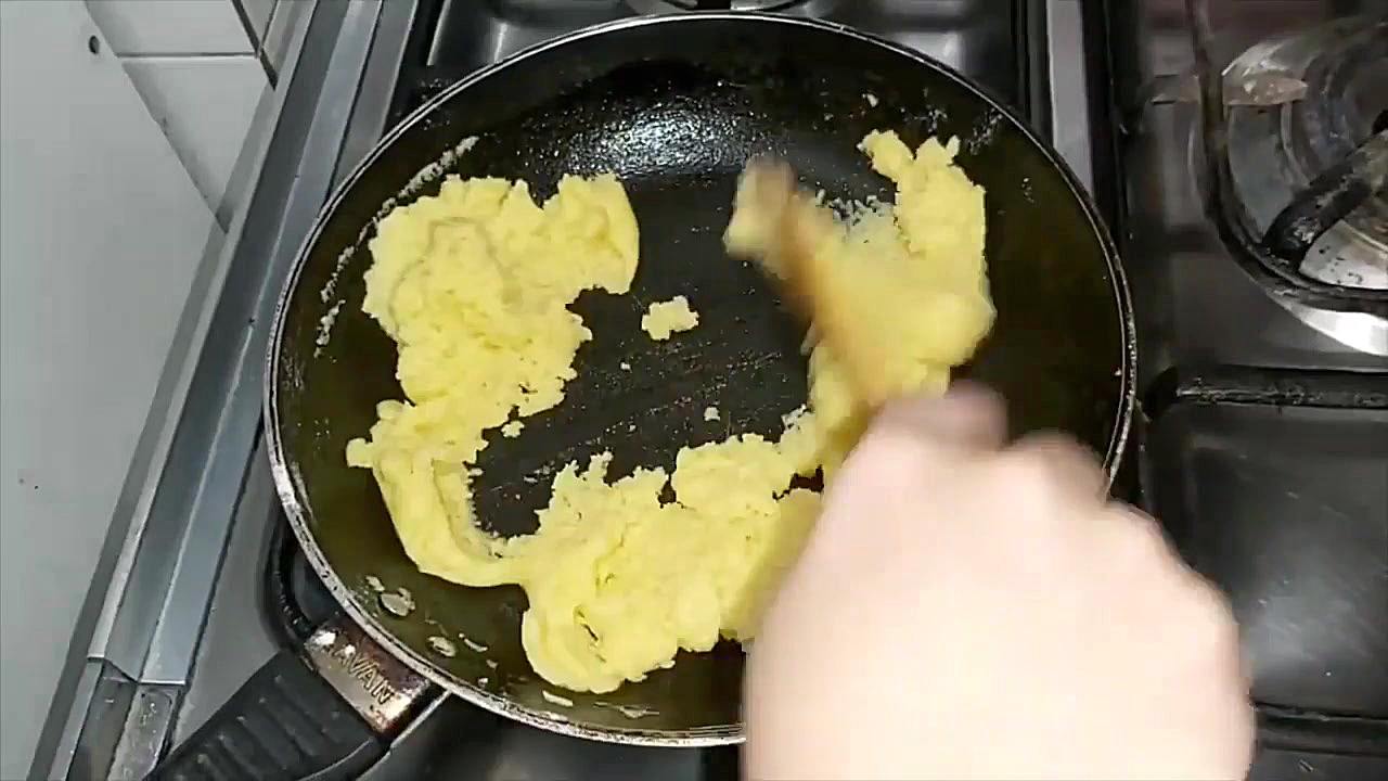 طرز تهيه حلوا تخم مرغي يك حلوا...