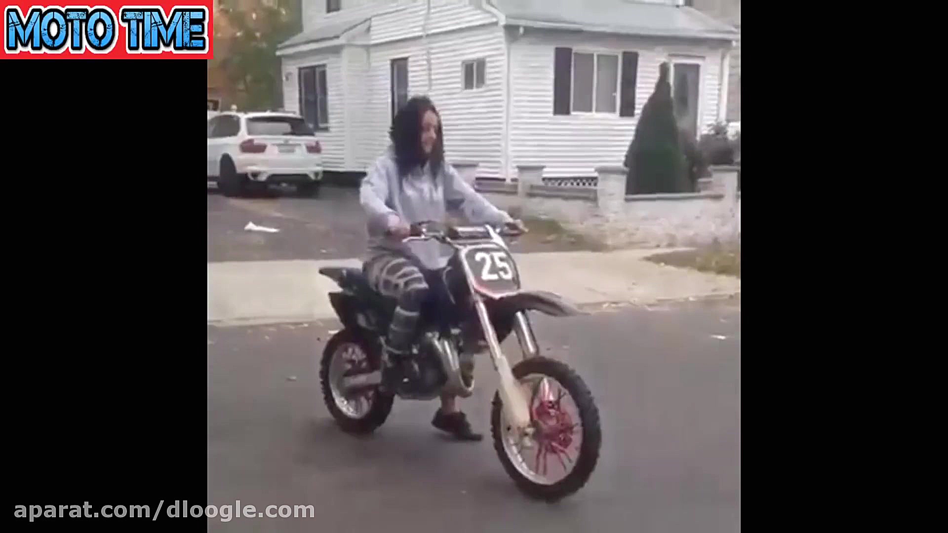 حرکات نمایشی و جالب از موتور س...