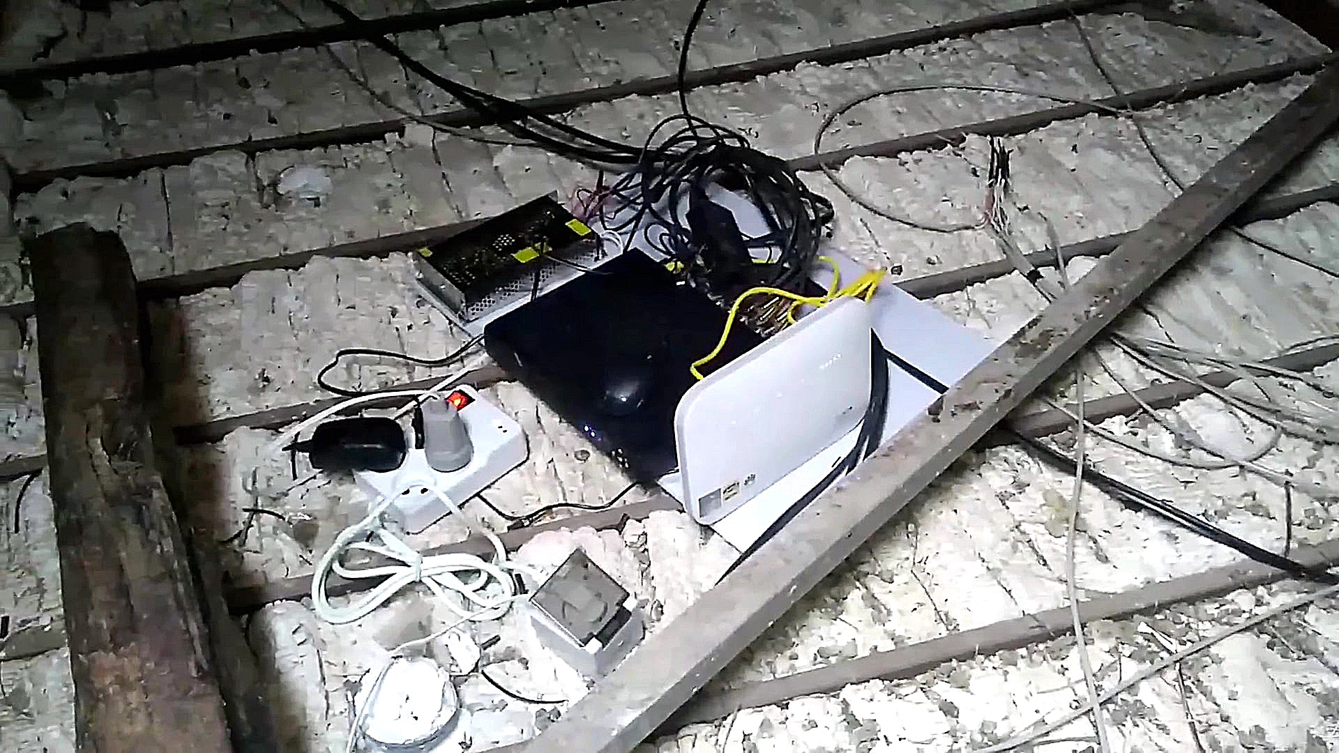 سیم کشی دوربین مداربسته و دزدگ...