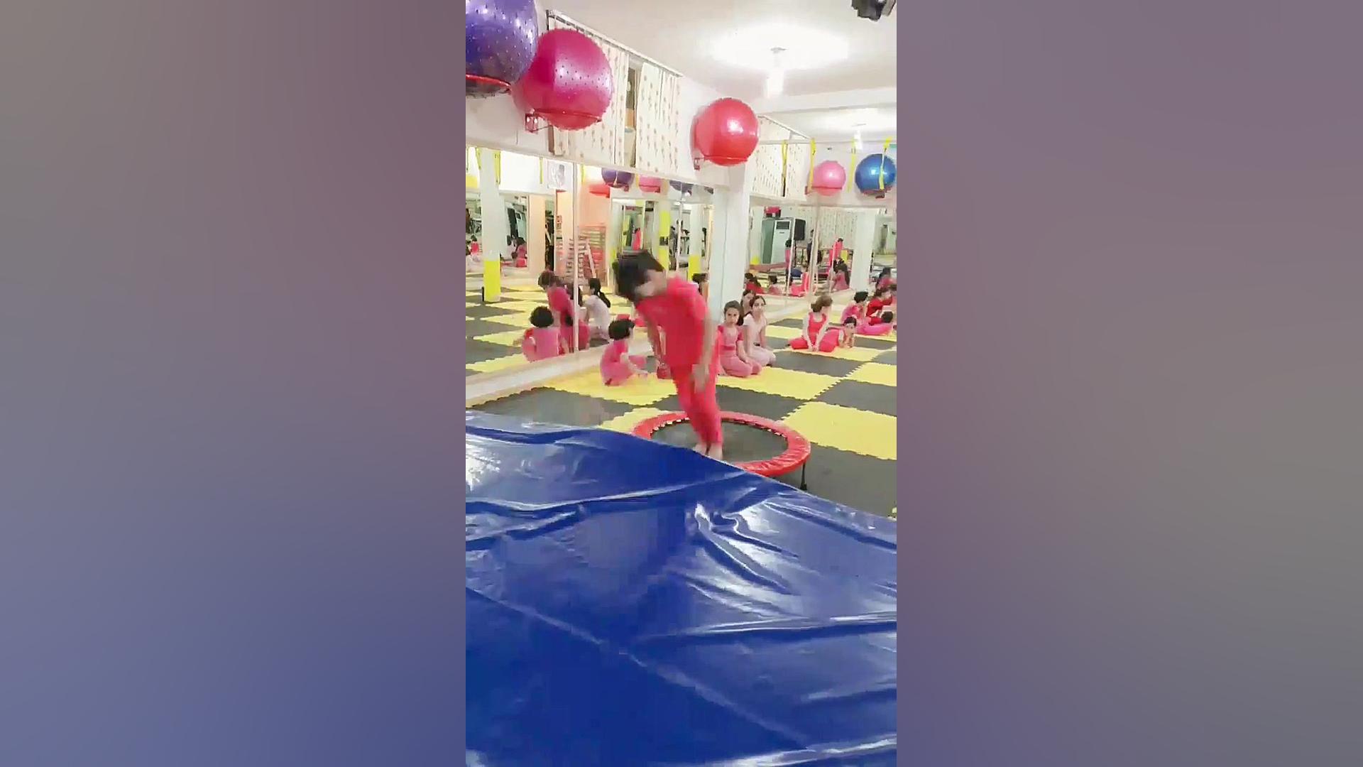 من ارشد ژیمناستیک هستم