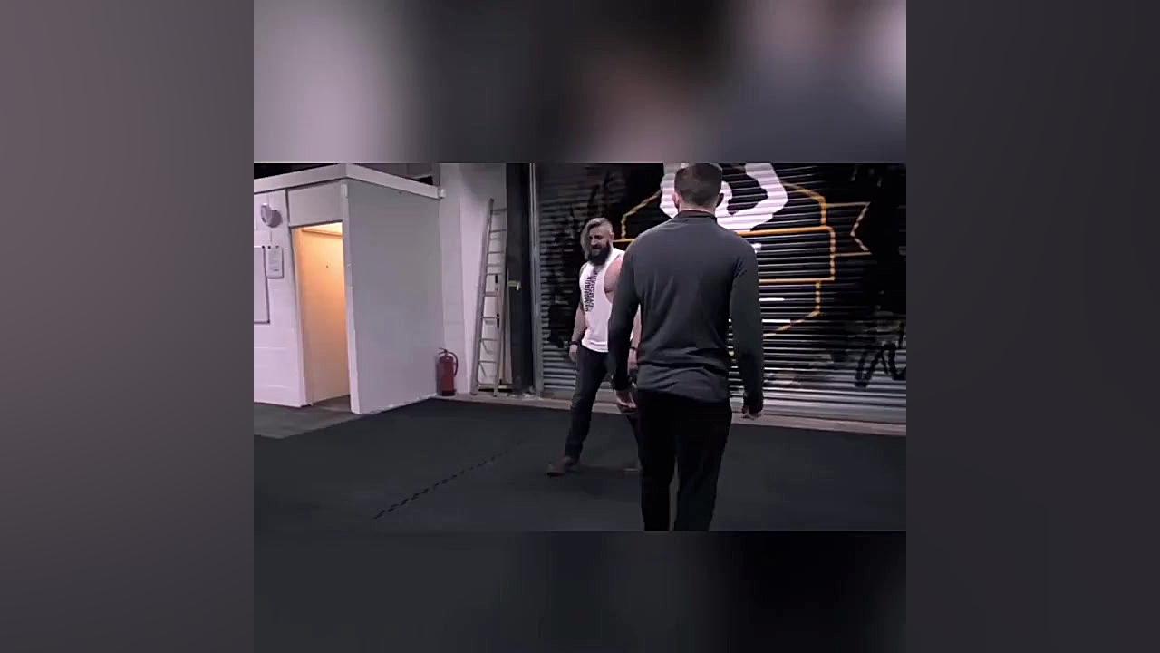 آموزش دفاع شخصي(ضربه زدن به نق...