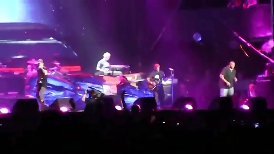 اجرا عالی امینم از آهنگ بسیار...