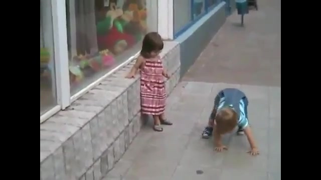 بوسه زورکی یه بچه