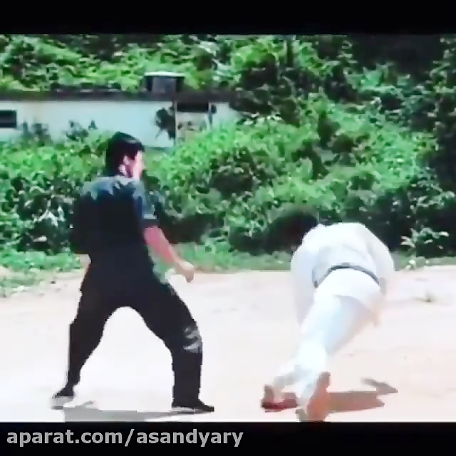 مبارزه بروسلی با کاراته کار خی...