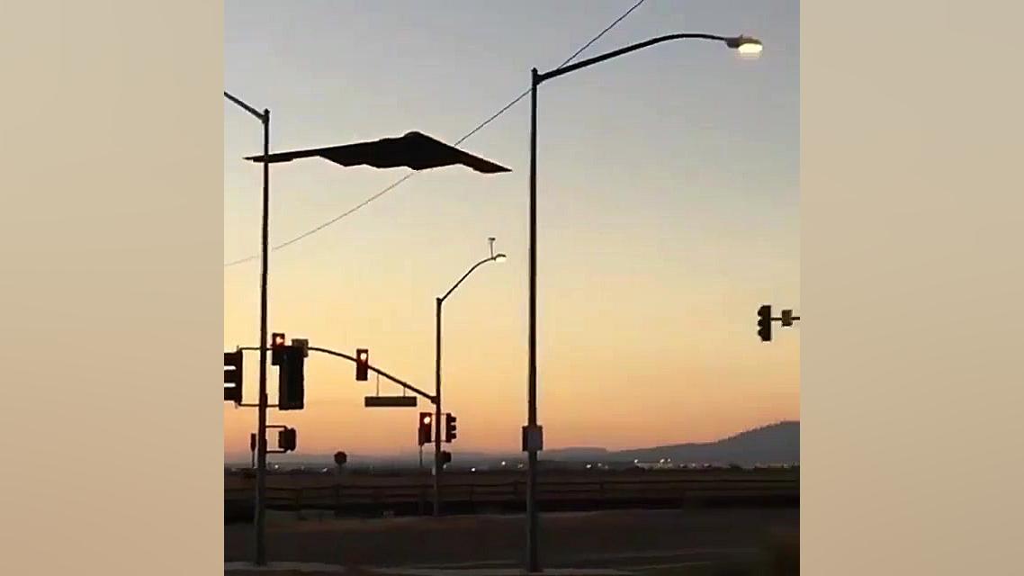 بمب افکن b 2 مخوف ترین پرنده د...