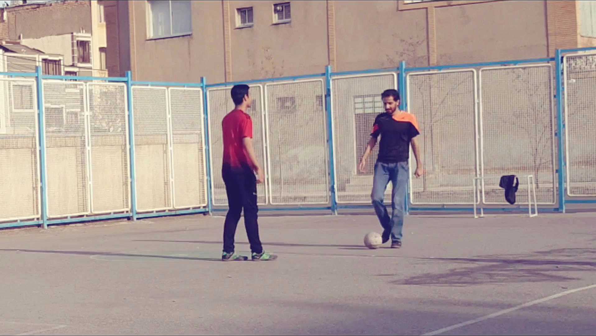 فوتبال خیابونی گل کوچیک (۱ فرو...