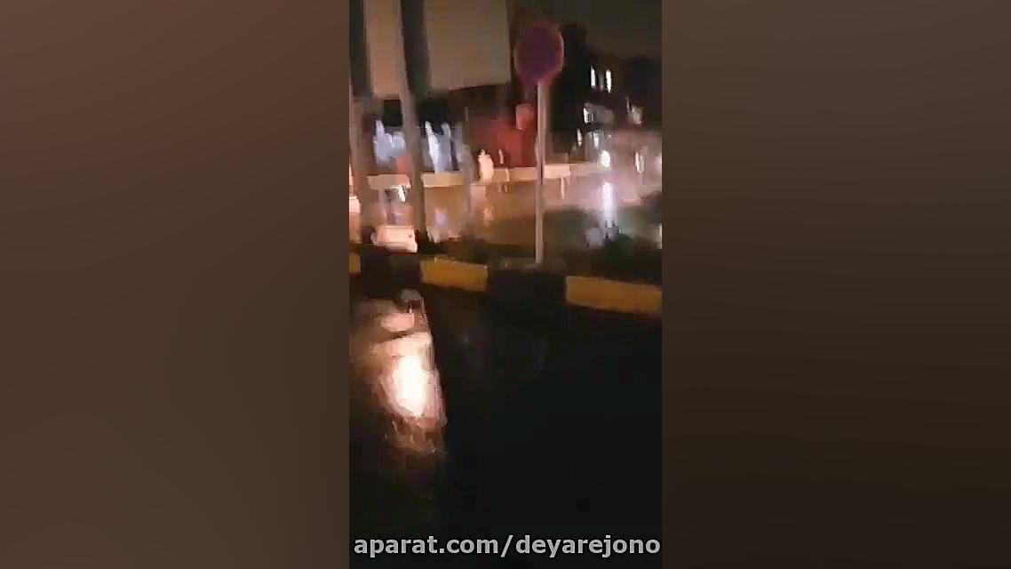 خیابان دهان باز کرد