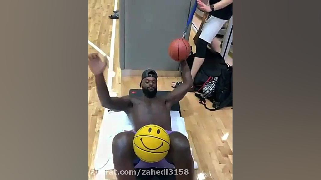 بدنسازی بسکتبال با توپ بسکتبال