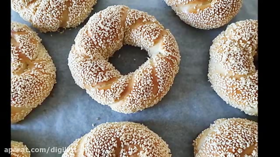 طرز تهیه نان کنجد حلقه ای