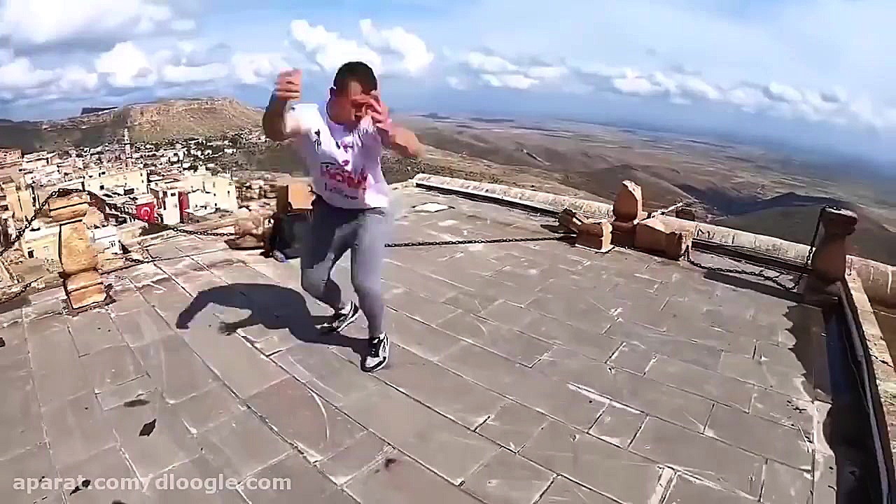 حرکات نمایشی از ورزش پارکور