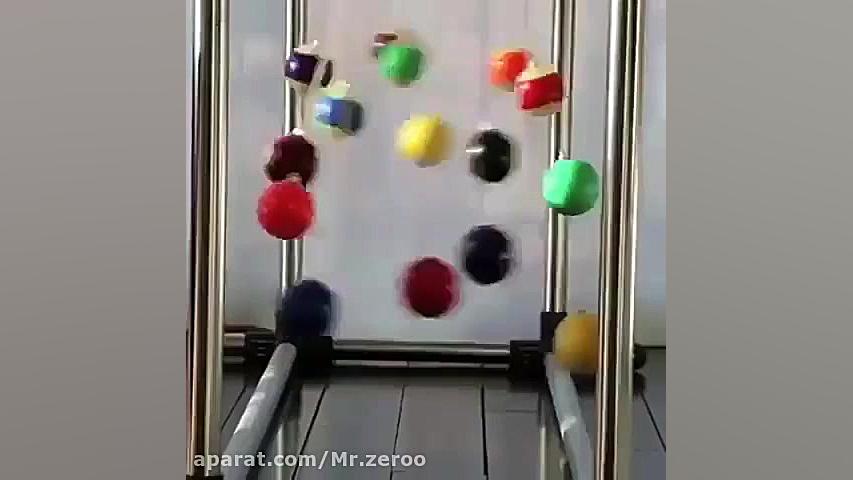 نوسان ۱۵ توپ بیلیارد که هر کدو...