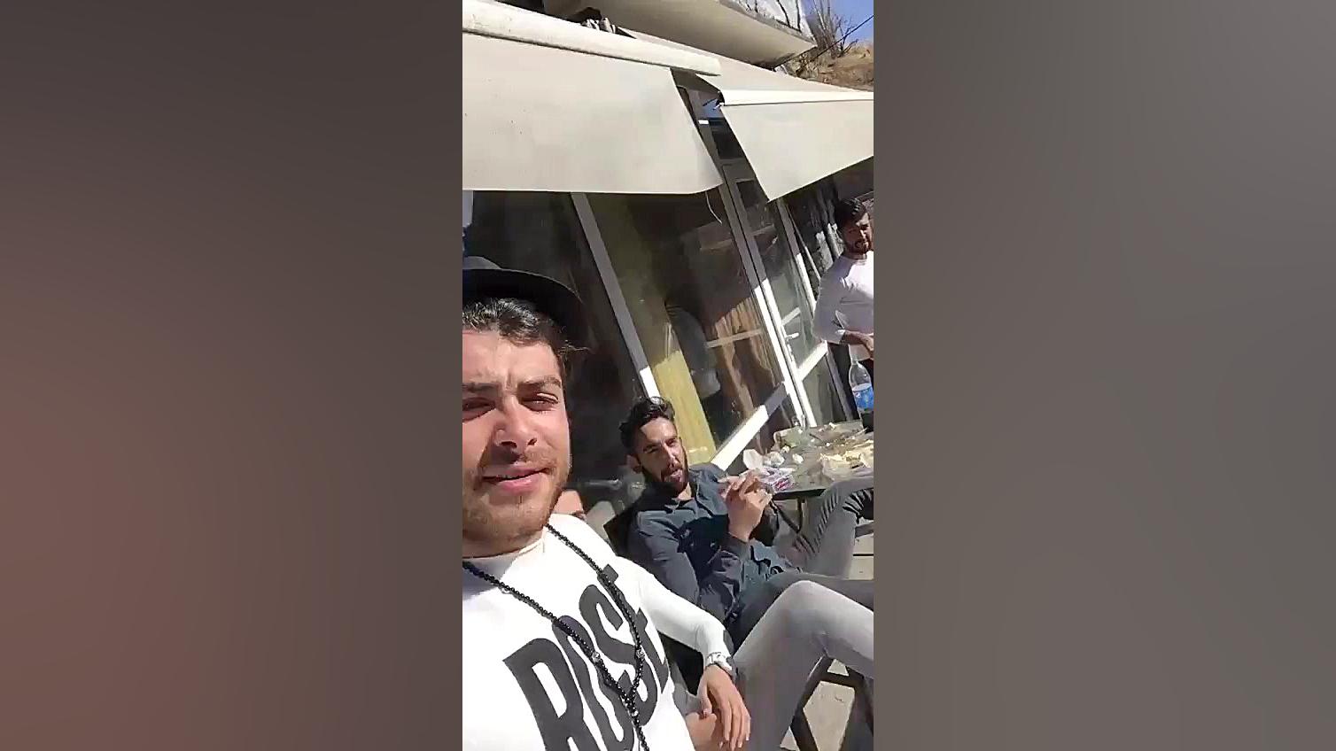 در خانه بمانید