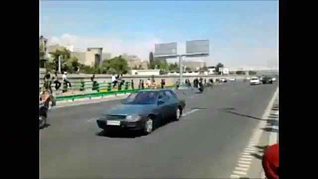 اتوبان همت زیر پای موتورایه سن...