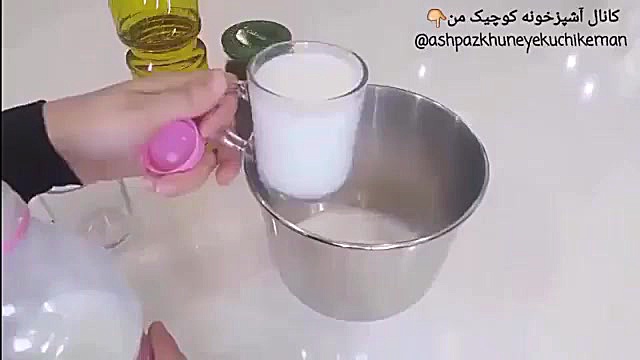 طرز تهیه کیک شکلاتی با تزیین گ...