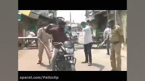 برخورد پلیس هند با کسایی که تو...