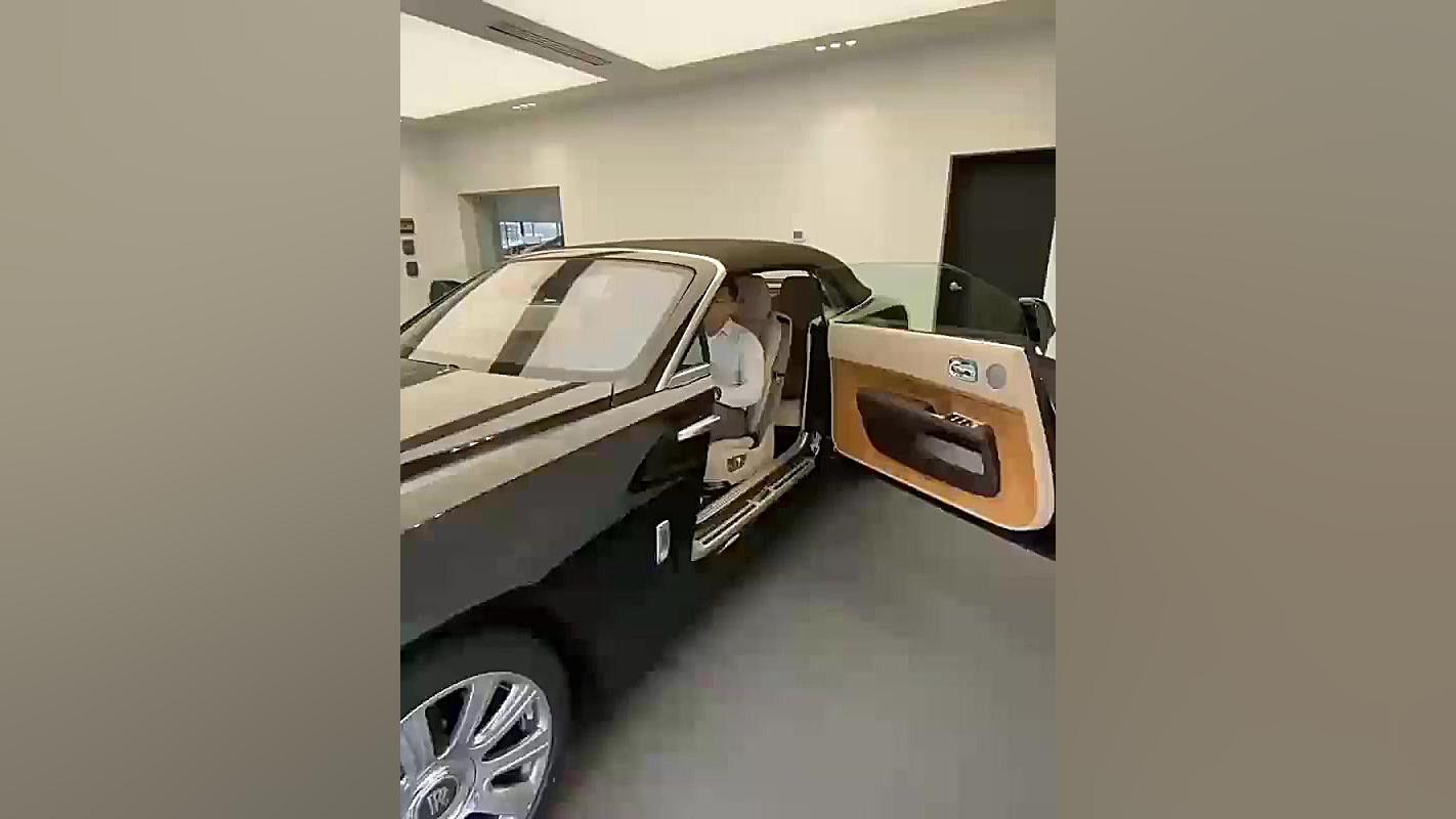 باز شدن سقف رولز رویس داون