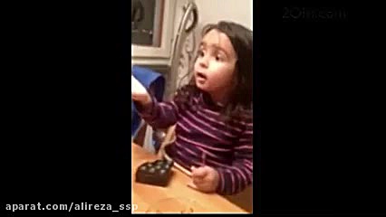 من دارم ماتیک میزنم