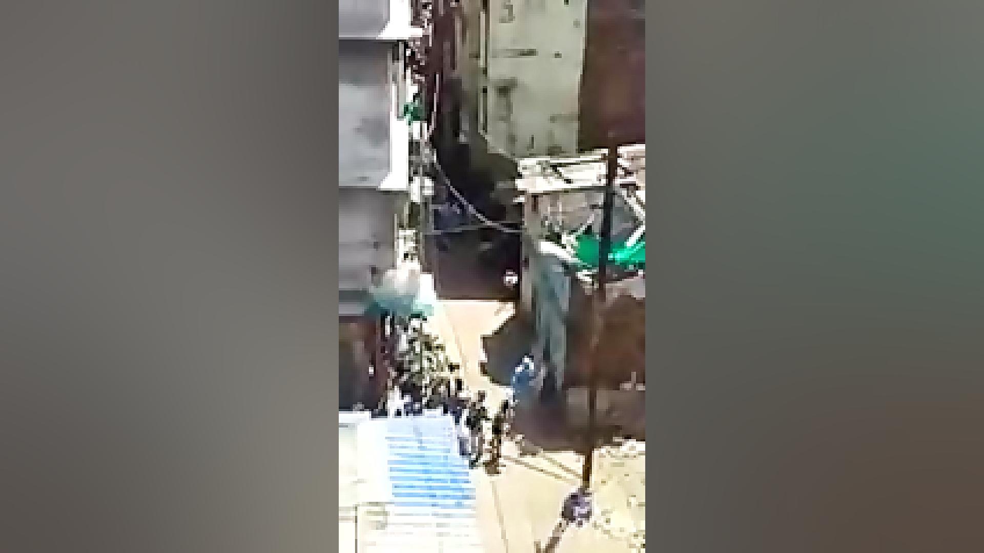 حمله با چوب و سنگ به پزشکان تس...