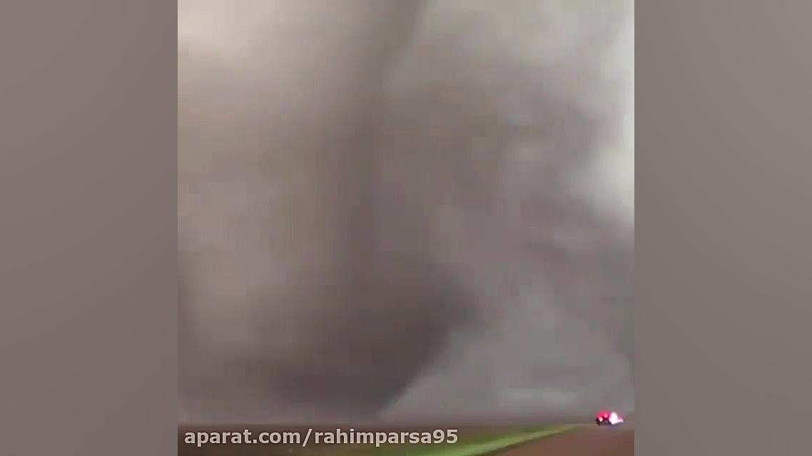 گردباد بسیییار وحشتناک .......