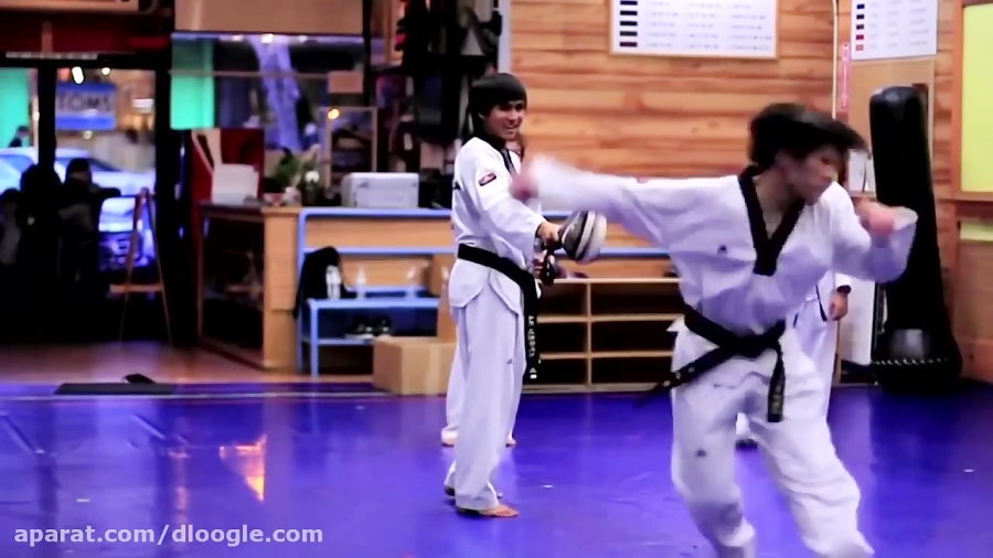 نمایش رزمی کاران ورزش تکواندو