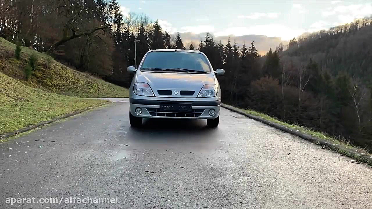 ترکوندن چندتا آیفون زیر ماشین