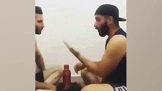 یک ساعته دارم میخندم دهنت سروی...