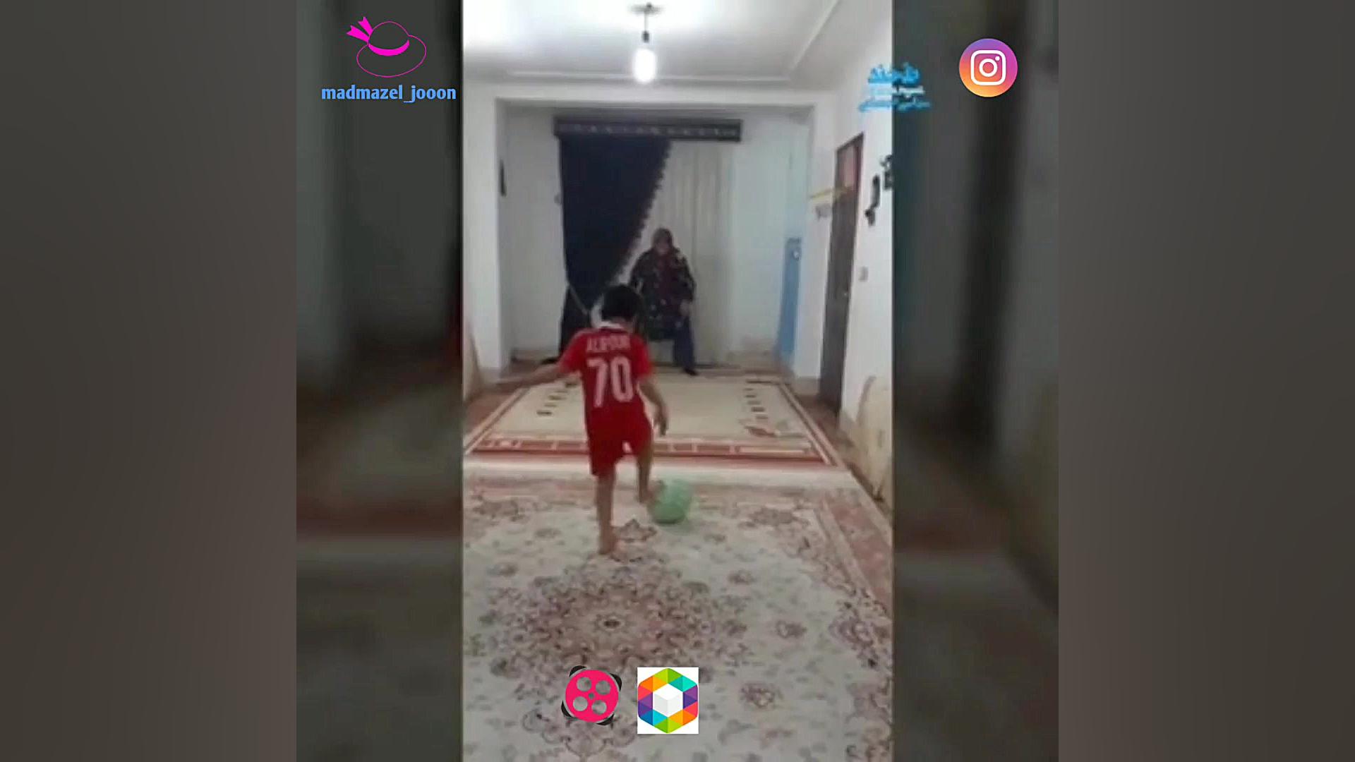 تمرین فوتبال در منزل با مادر ب...