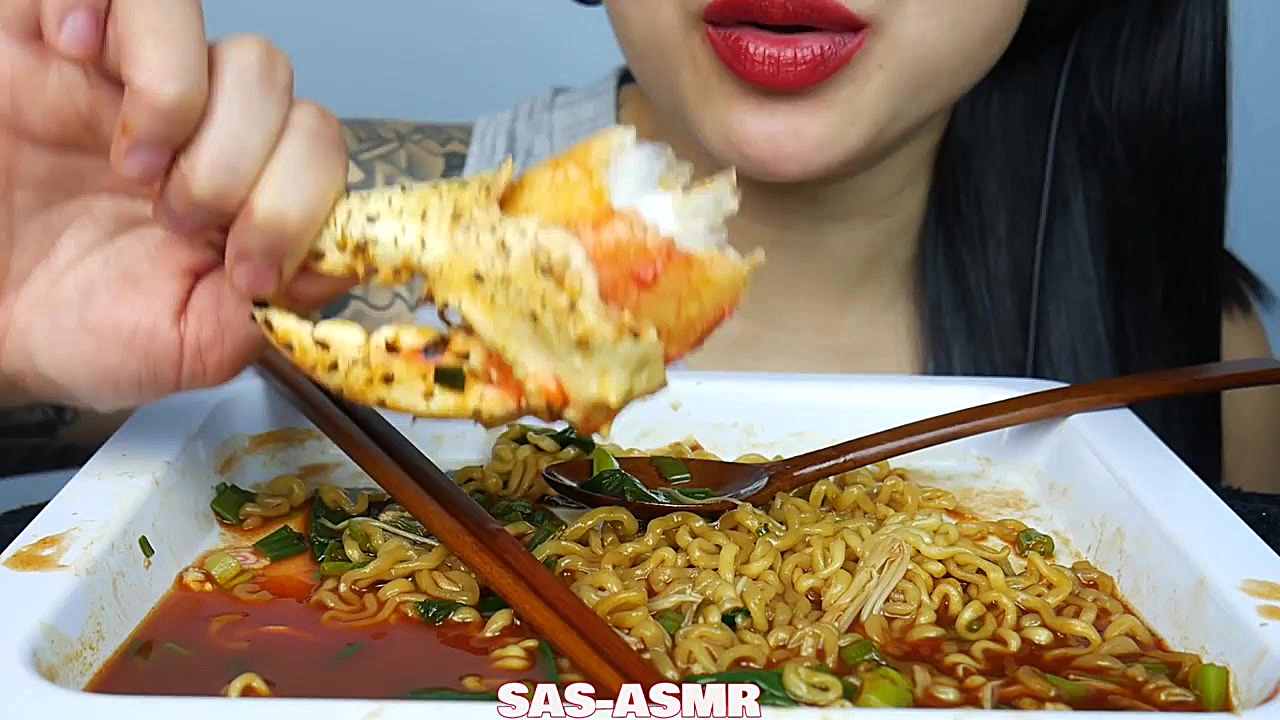 چالش نودل خوردن اسمر