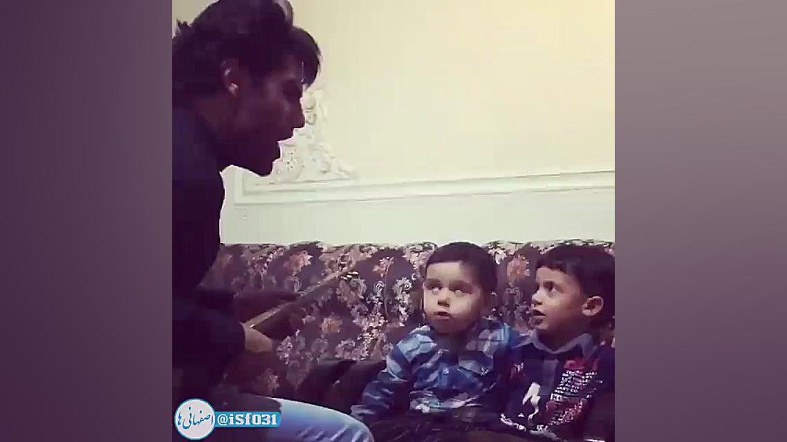 کلیپ خیلی بامزه آموزش آواز بچه...