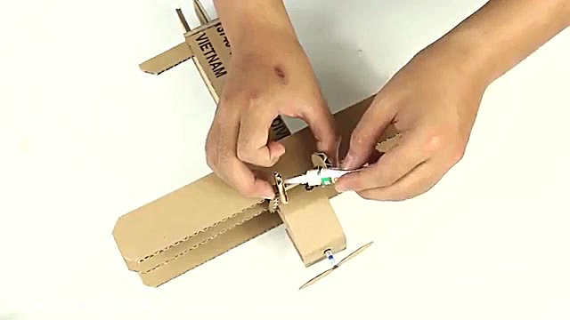 کاردستی هواپیما با کارتن