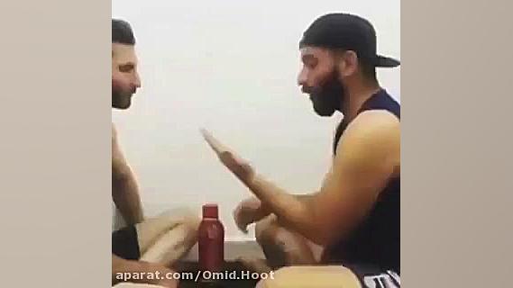 یک ساعته دارم میخندم