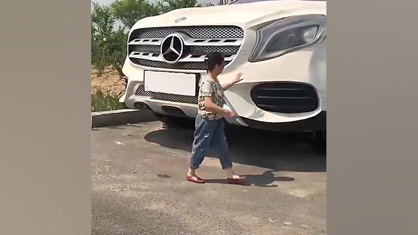 این ماشینم مرسدس بنز واسه غولا...